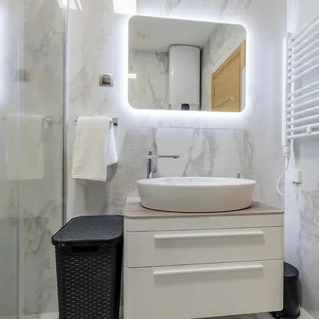 Athos Square Apartament