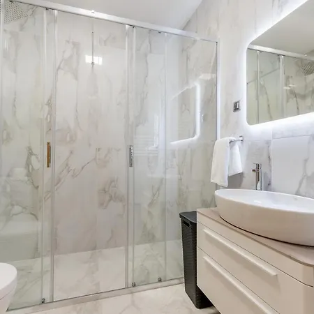 Athos Square Apartament *