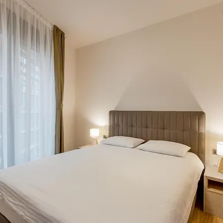 Athos Square 公寓 波德戈里察