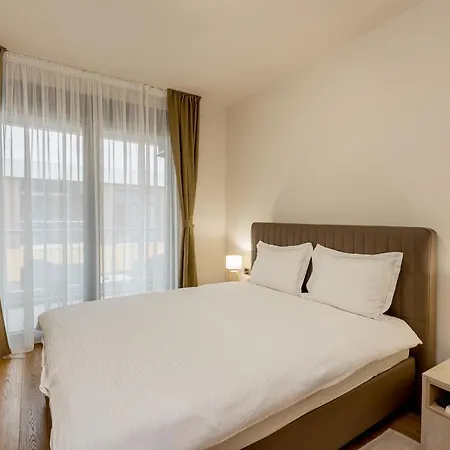 Athos Square פודגוריצה