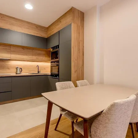 Athos Square Apartment *