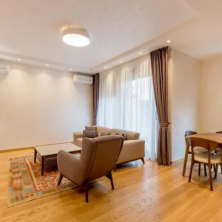 Athos Square Apartment *