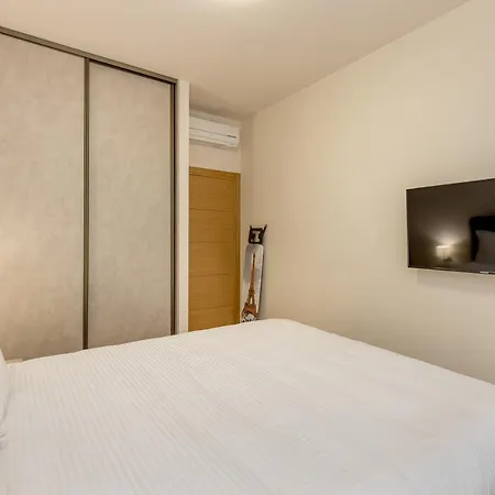 Athos Square פודגוריצה