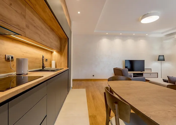 Apartmán Athos Square *