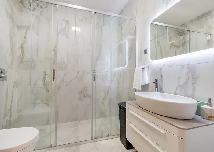 Athos Square Apartment *