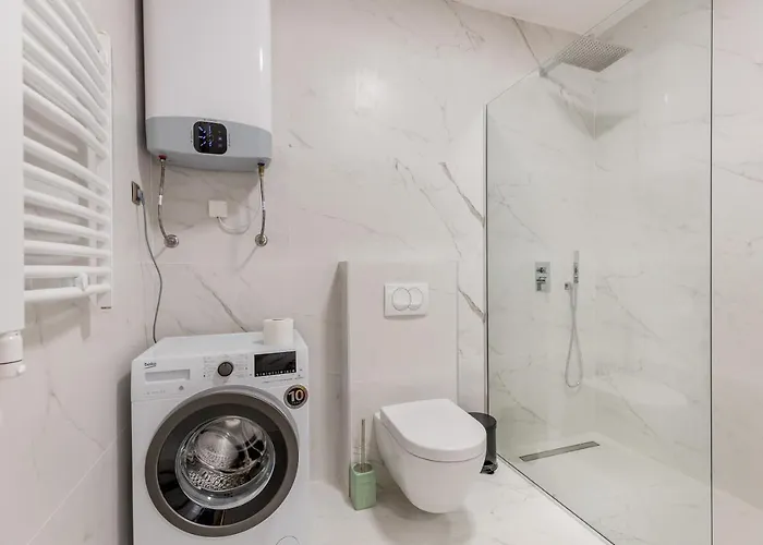 Athos Square Apartment *